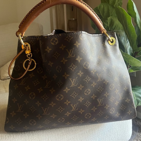 Authentic Louis Vuitton Artsy MM - Picture 3 of 10